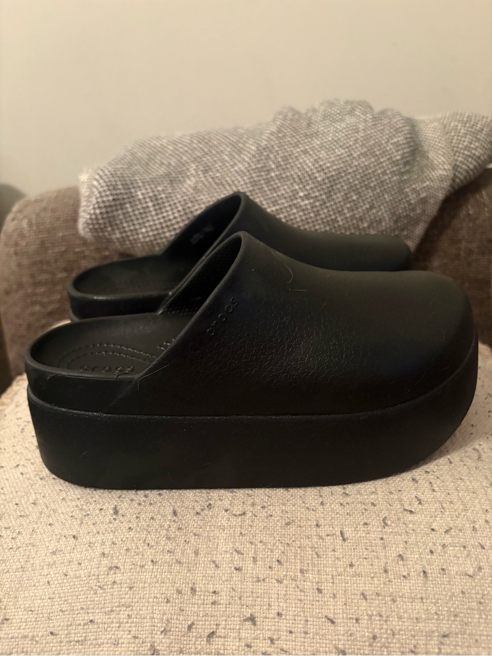 CROCS Dylan platform Clogs